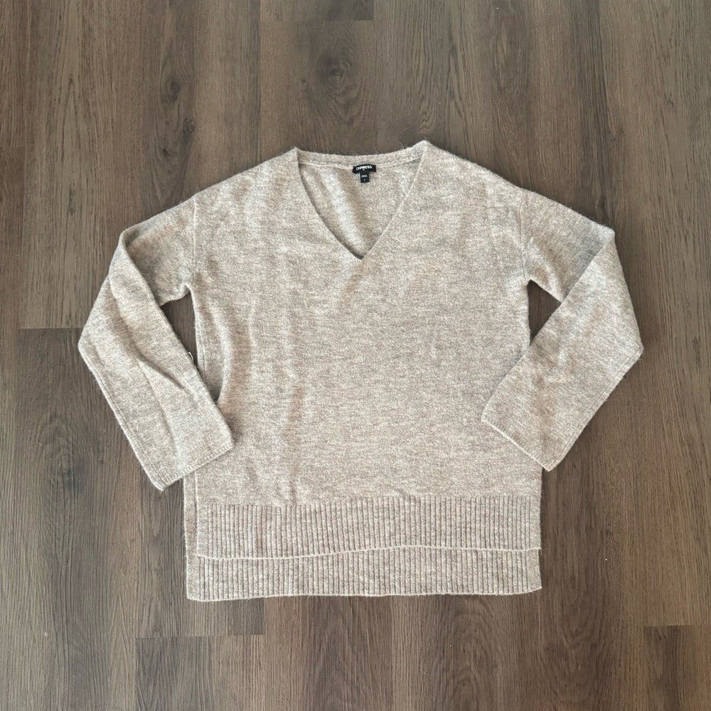 EXPRESS Women V-Neck Long Sleeve Sweater Beige Size Small